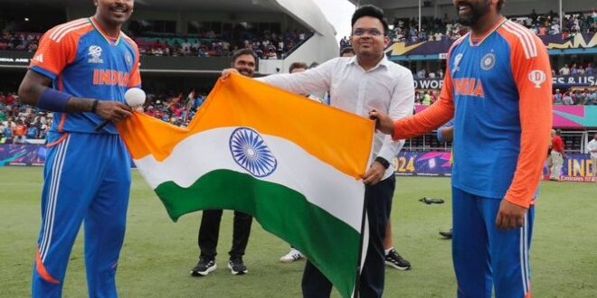 rohit, hardik with tiranga