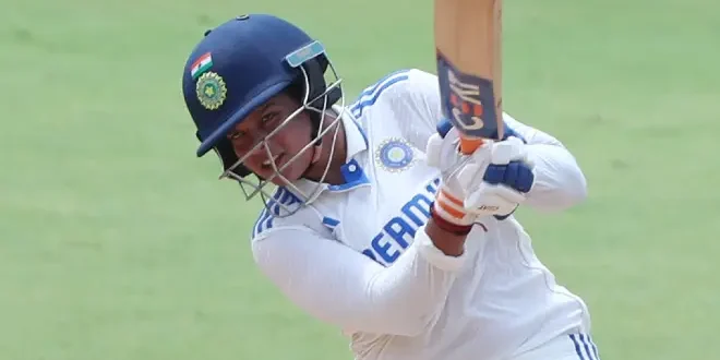 'लेडी सेहवाग'चा जलवा! Shafali Verma हिचे दक्षिण आफ्रिकेविरुद्ध सर्वात वेगवान द्विशतक