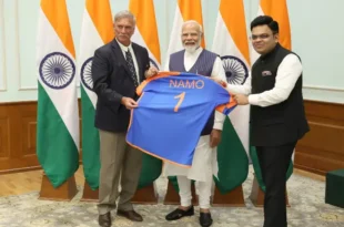 PM Modi Special Jersey : नमो, नंबर 1... पंतप्रधान नरेंद्र मोदींना भेट मिळाली खास जर्सी, तुम्हीही पाहिलीत का?